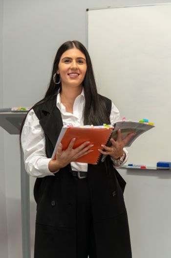 Ελευθερία Καραδήμου Μόρφωση Φιλόλογος