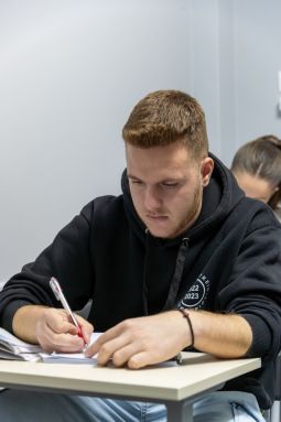 Φιλολογικό Θεωρητικό Φροντιστήριο Μόρφωση Βλούχος, Φροντιστήρια Λάρισα